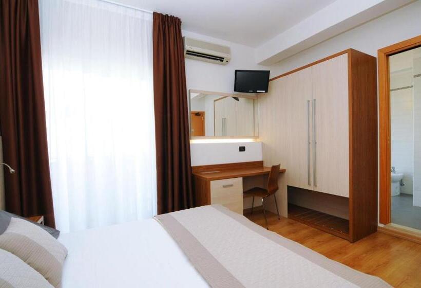 Номер Стандард Боковой Вид на Море с Балконом, Levante