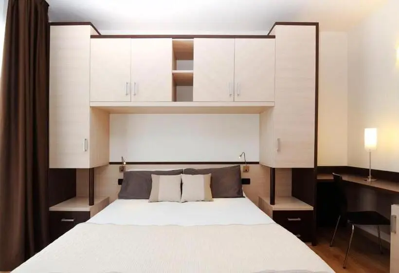 Standard 3-Bettzimmer mit seitlichem Meerblick, Levante