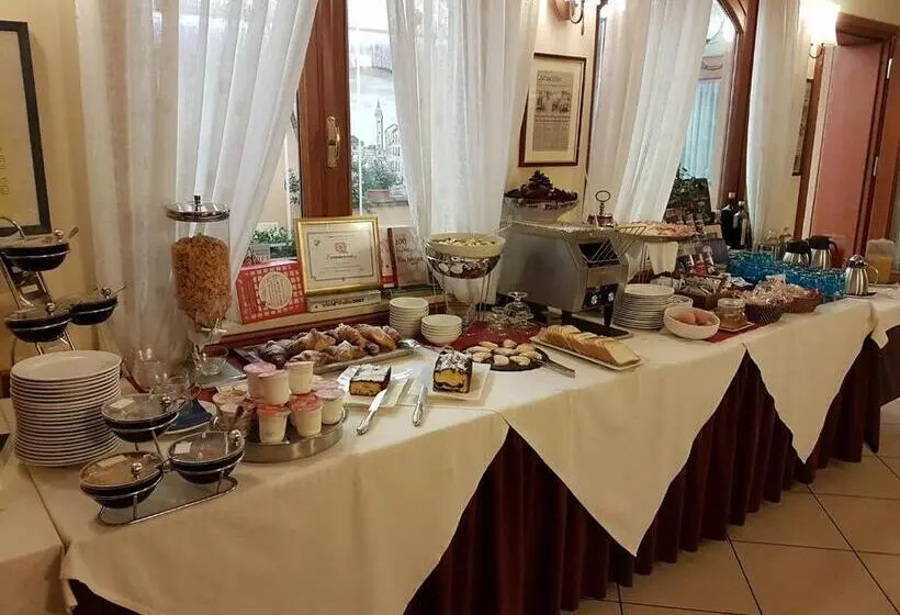 Perhejuniorsviitti, Locanda La Comacina