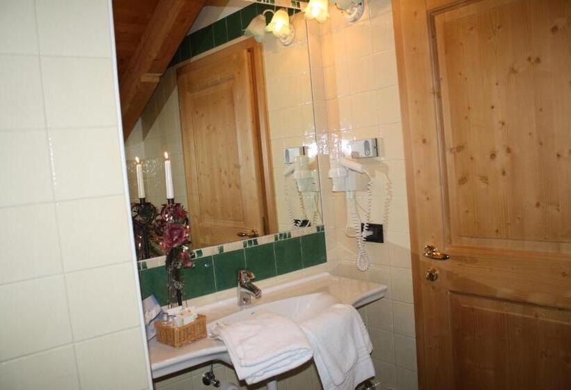 חדר סטנדרט, Michela