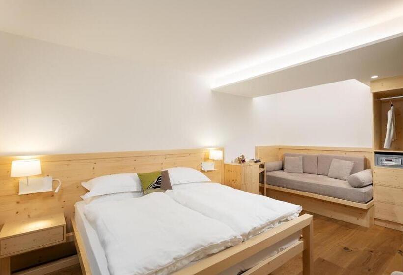 コンフォートトリプルルーム, Pareda