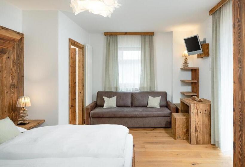 コンフォートトリプルルーム, Pareda