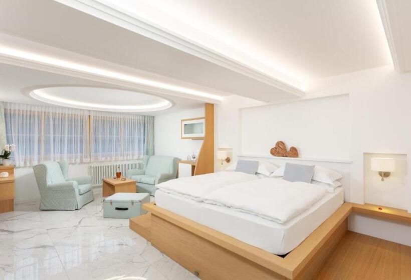 バルコニー付スイート, Pareda