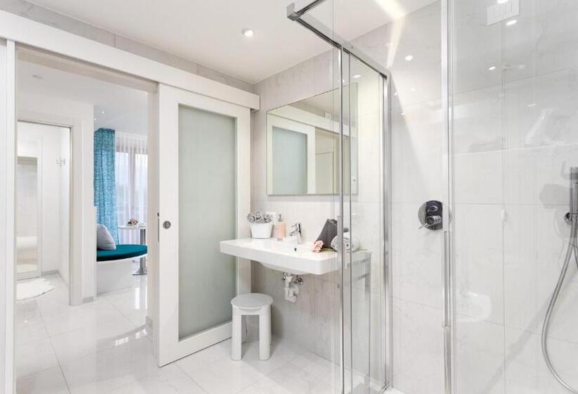 デラックスの４人部屋, Pareda