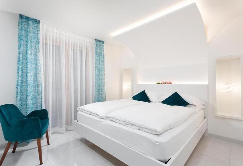 デラックスの４人部屋, Pareda