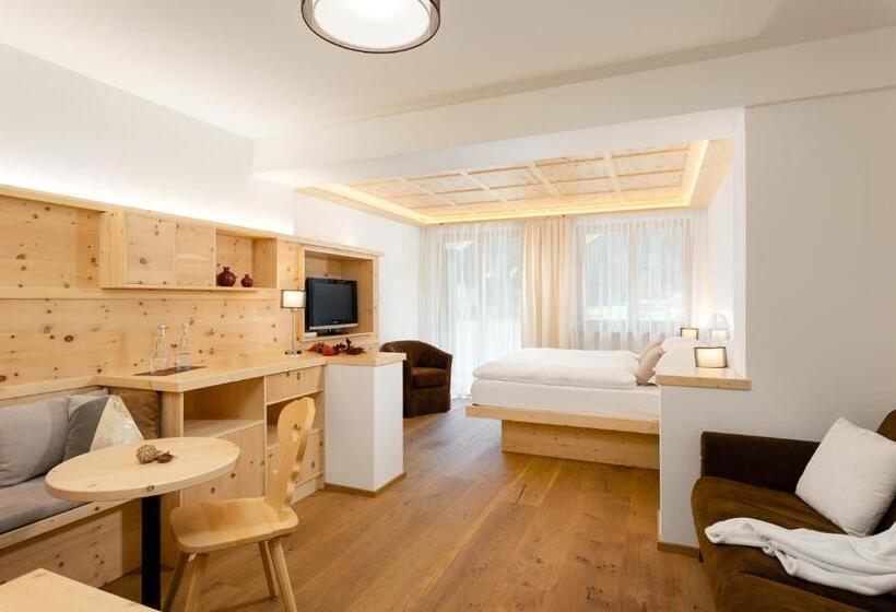 スーペリアの４人部屋, Pareda