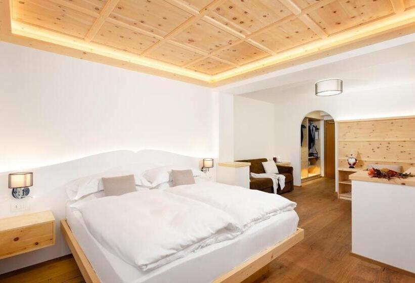 スーペリアの４人部屋, Pareda