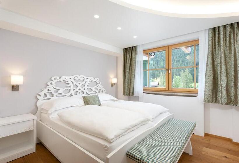 デラックストリプルルーム, Pareda