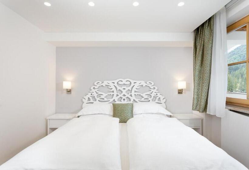 デラックストリプルルーム, Pareda