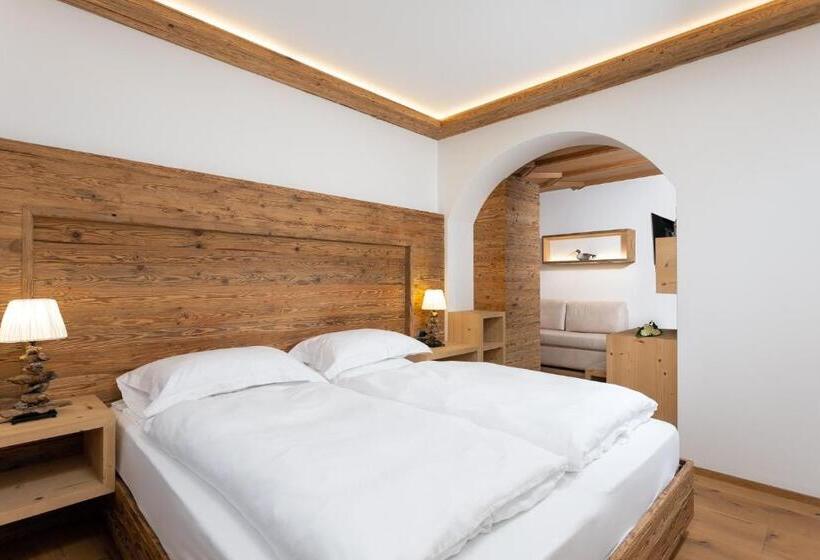 デラックストリプルルーム, Pareda