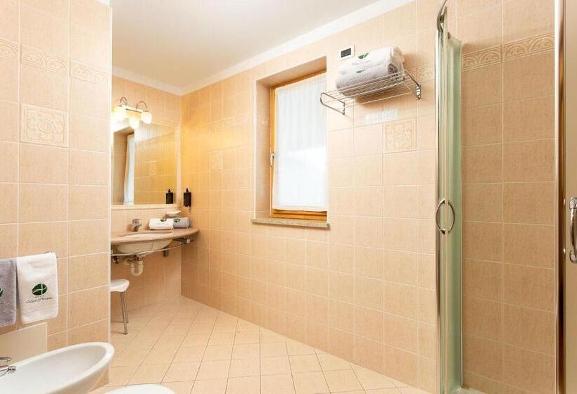 デラックスルーム, Pareda