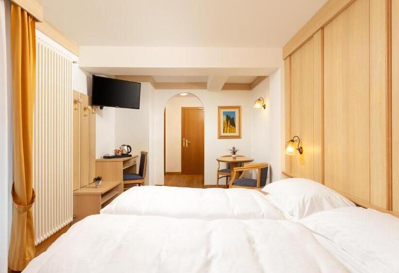 デラックスルーム, Pareda