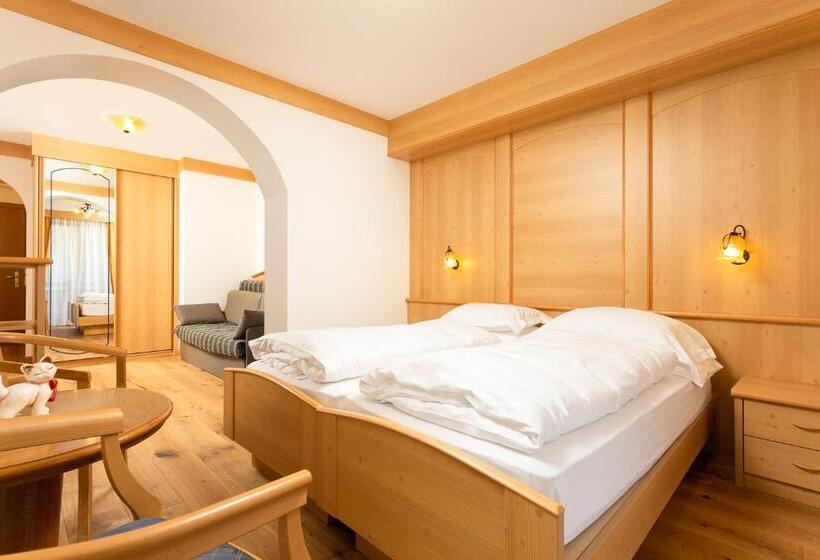 バルコニー付きスタンダードトリプルルーム, Pareda