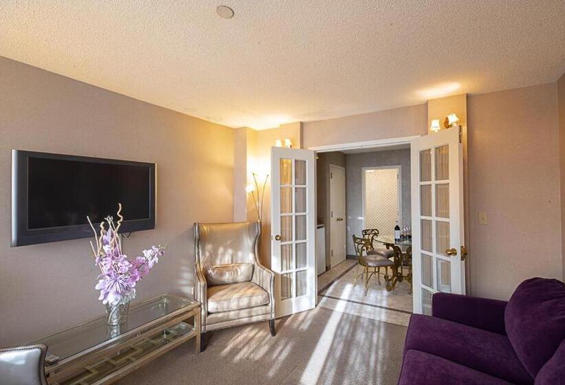 Family Suite, The Avenue Plaza