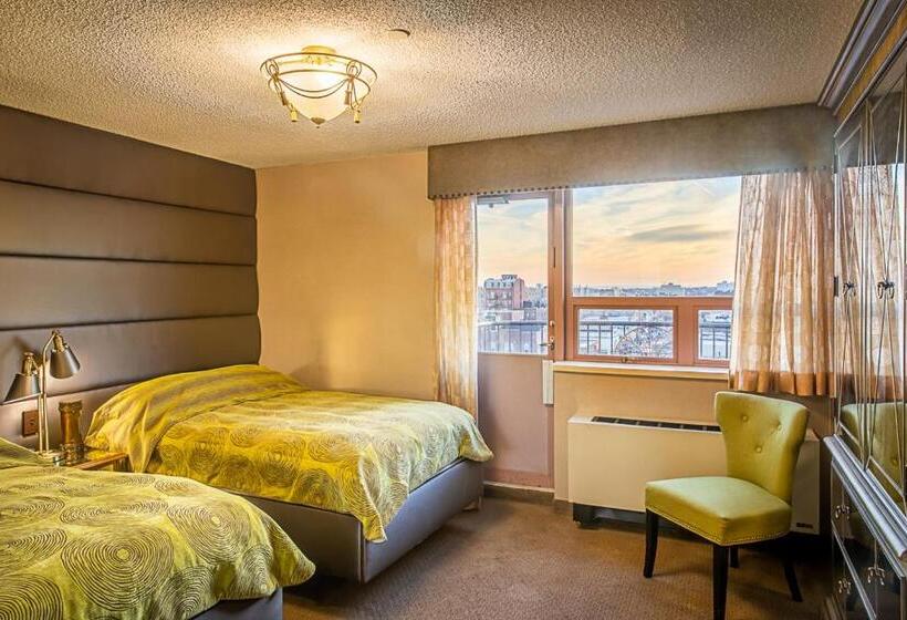 Family Suite, The Avenue Plaza