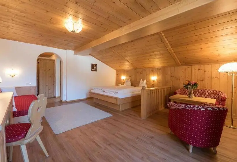 Perhehuone, Traube
