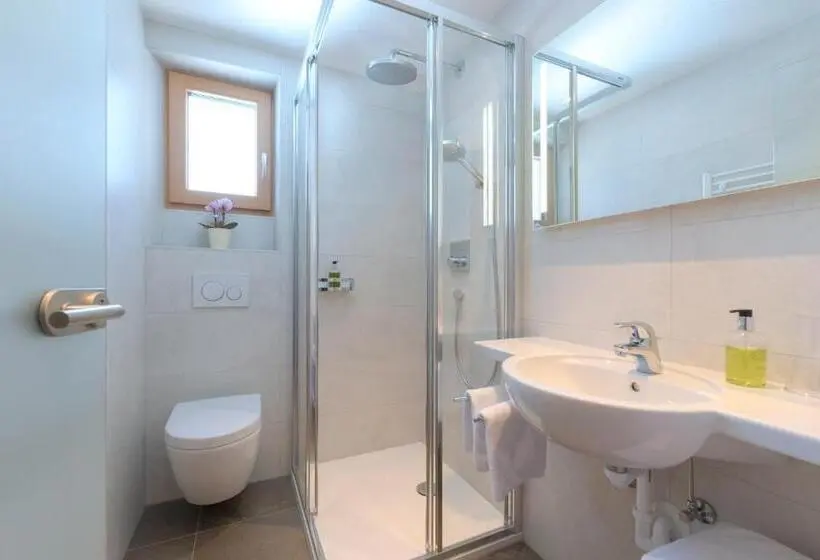 Standard Kolmen Hengen Huone Parveke, Traube