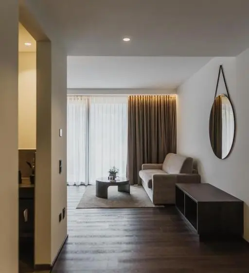 Sviitti Allasnäkymä, Klein Fein Hotel Anderlahn