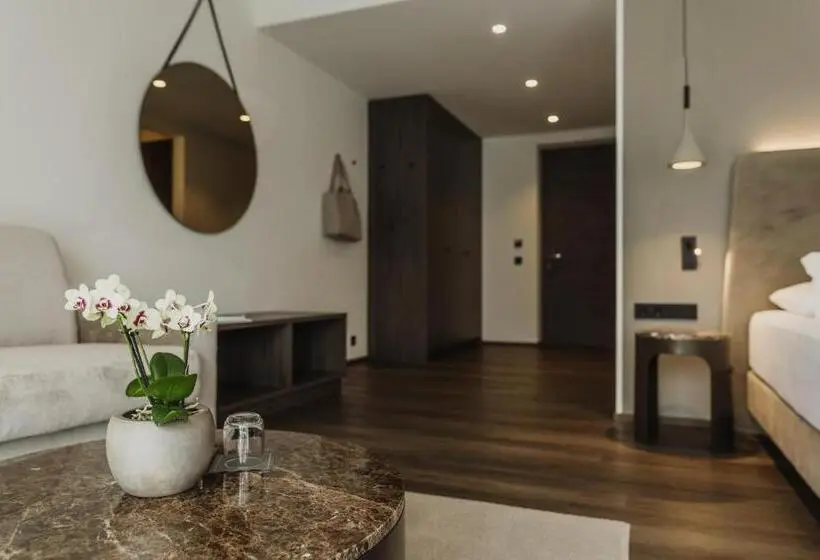 Sviitti Allasnäkymä, Klein Fein Hotel Anderlahn