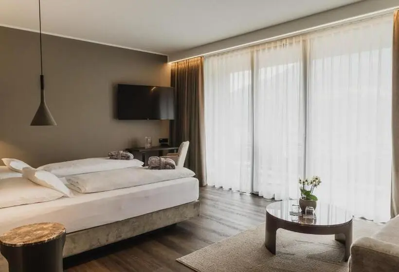Sviitti Allasnäkymä, Klein Fein Hotel Anderlahn