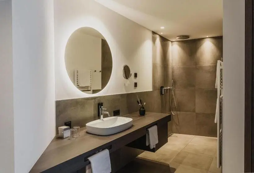 Sviitti Puutarhanäkymä, Klein Fein Hotel Anderlahn