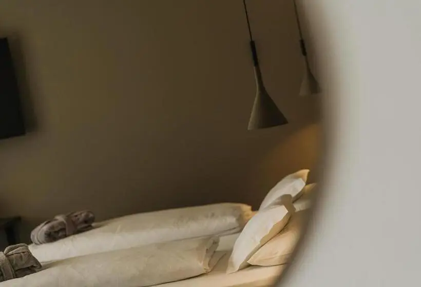 Sviitti Puutarhanäkymä, Klein Fein Hotel Anderlahn