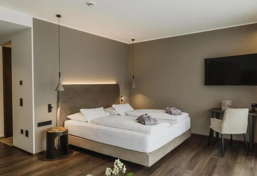 Sviitti Puutarhanäkymä, Klein Fein Hotel Anderlahn