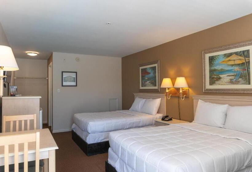 Номер Стандарт Вид на Бассейн, The Admiral Hotel/motel