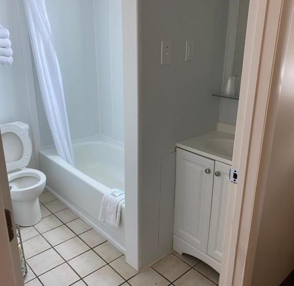 Classic room with balcony, The Admiral Hotel/motel