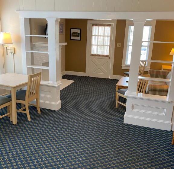 Апартаменты 1 Спальня, The Admiral Hotel/motel