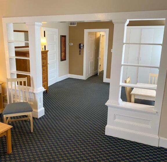 Апартаменты 1 Спальня, The Admiral Hotel/motel