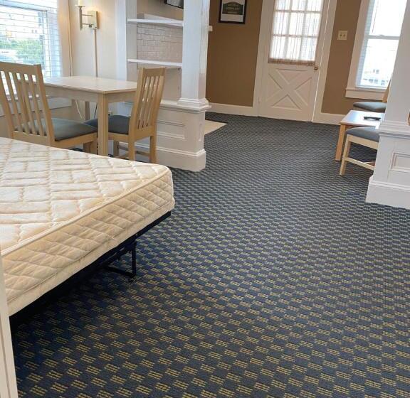 Апартаменты 1 Спальня, The Admiral Hotel/motel