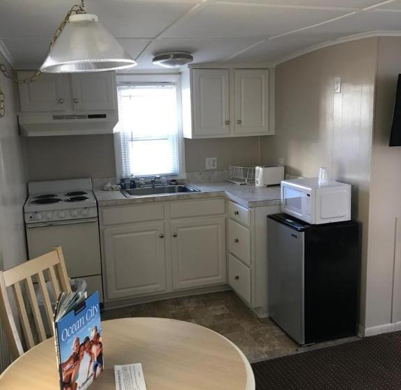 Полулюкс Повышенной Комфортности, The Admiral Hotel/motel