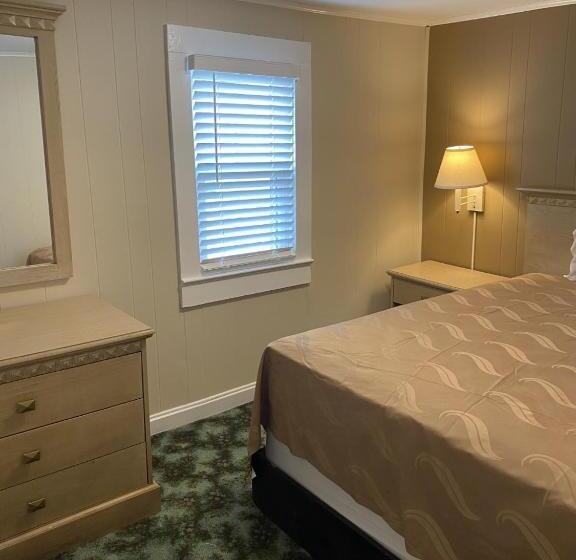 Апартаменты 2 Спальни, The Admiral Hotel/motel