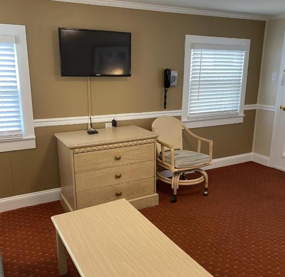 Апартаменты 2 Спальни, The Admiral Hotel/motel