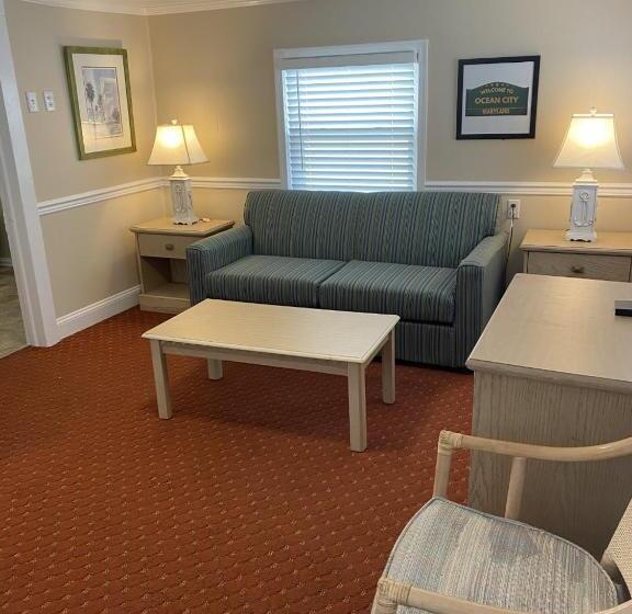 Апартаменты 2 Спальни, The Admiral Hotel/motel