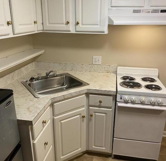 Люкс, The Admiral Hotel/motel