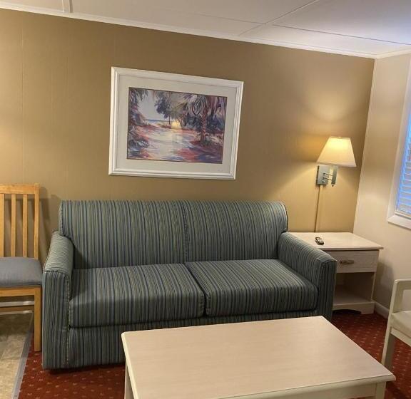 Люкс, The Admiral Hotel/motel