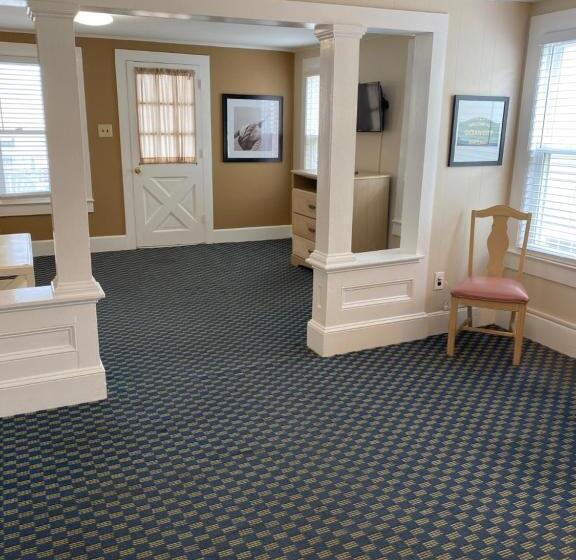 Апартаменты 1 Спальня с Балконом, The Admiral Hotel/motel