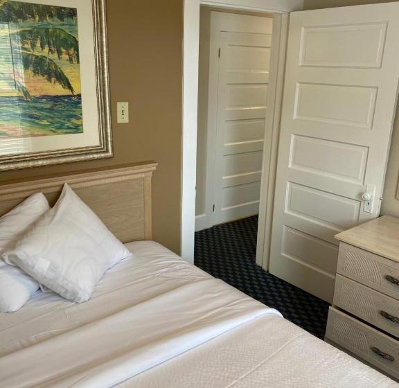 Апартаменты 1 Спальня с Балконом, The Admiral Hotel/motel