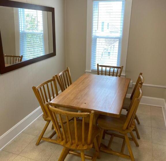 Апартаменты 1 Спальня с Балконом, The Admiral Hotel/motel