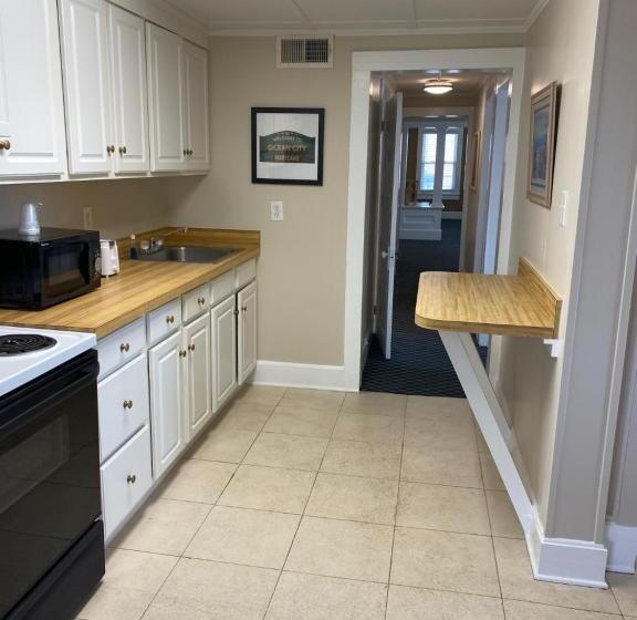 Апартаменты 1 Спальня с Балконом, The Admiral Hotel/motel