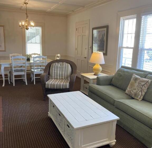 Апартаменты Superior 1 Спальня, The Admiral Hotel/motel