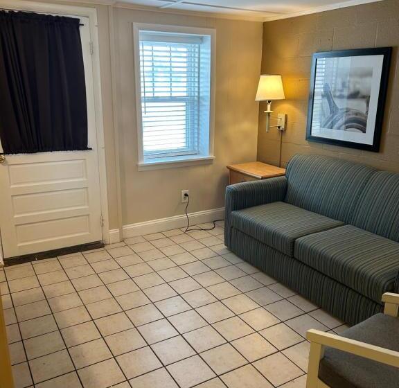 Люкс Вид на Город, The Admiral Hotel/motel