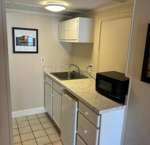 Люкс Вид на Город, The Admiral Hotel/motel