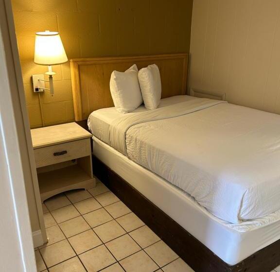 Люкс Вид на Город, The Admiral Hotel/motel