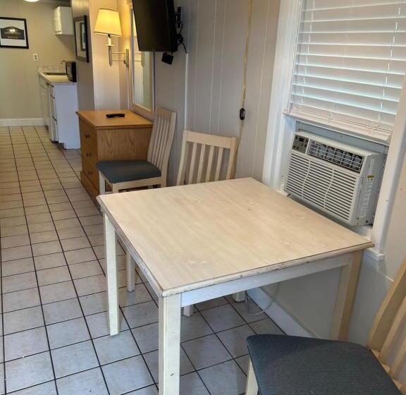 Люкс Вид на Город, The Admiral Hotel/motel