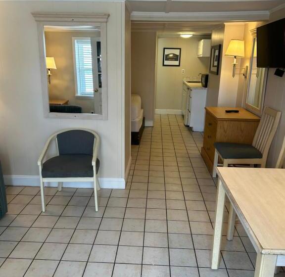 Люкс Вид на Город, The Admiral Hotel/motel