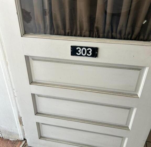 Четырехместный Номер Стандарт, The Admiral Hotel/motel