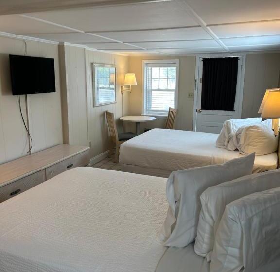 Четырехместный Номер Стандарт, The Admiral Hotel/motel